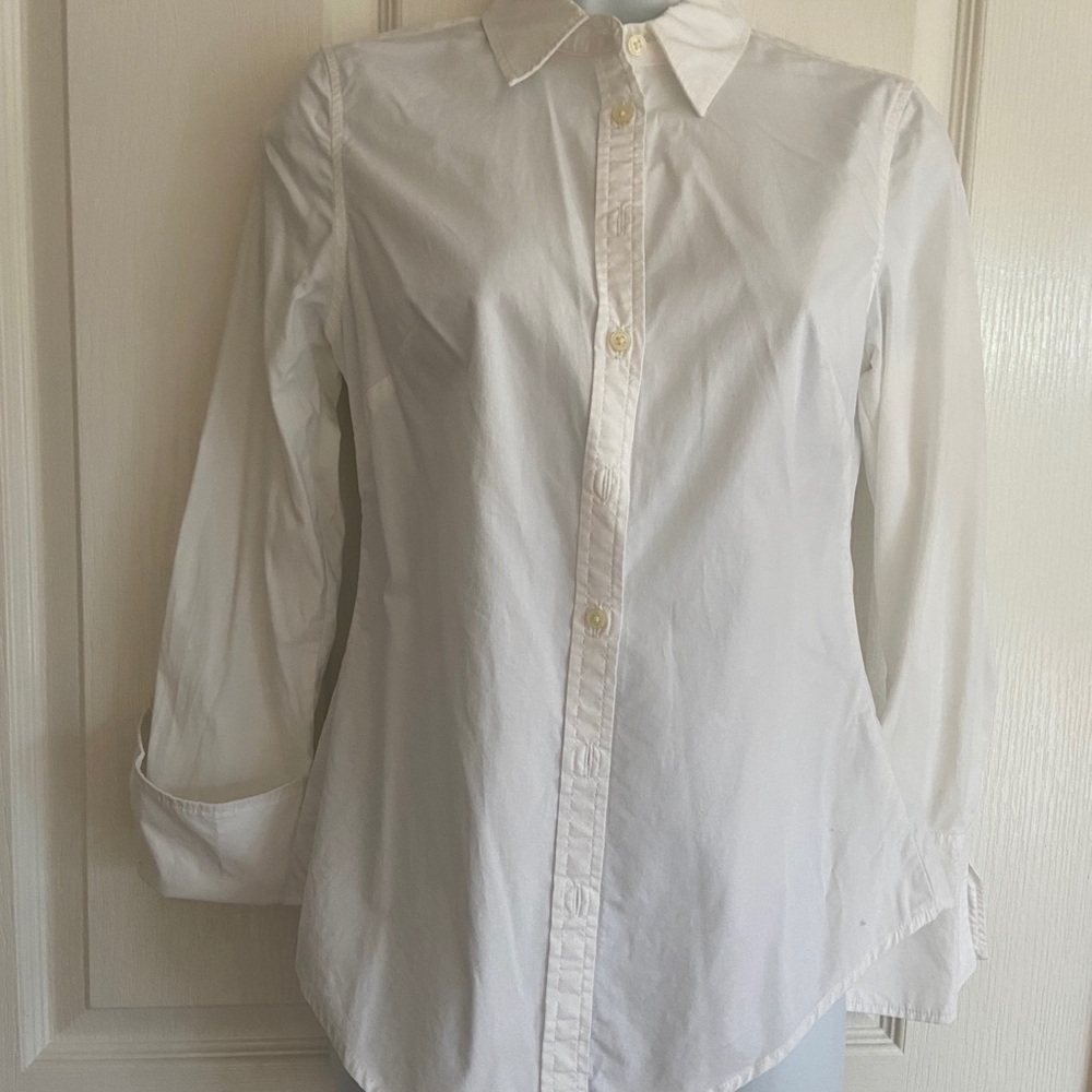 NWOT classic fitted white shirt with cute cuffs